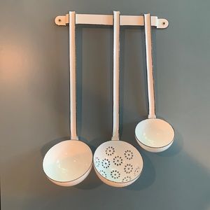 Reías Hanging Enamel Ladle Set